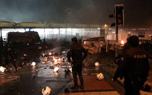 Turki Tahan 235 Orang Setelah Pemboman Mematikan di Luar Stadion Klub Sepak Bola Besiktas