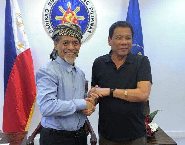 Presiden Duterte Terima 2000 Petempur MNLF untuk Bantu Militer Filipina Perangi IS di Marawi