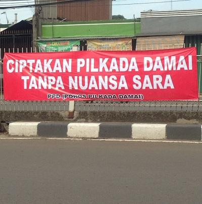 Munculnya Spanduk Pembelaan Paska Ahok Hina Al-Qur'an?