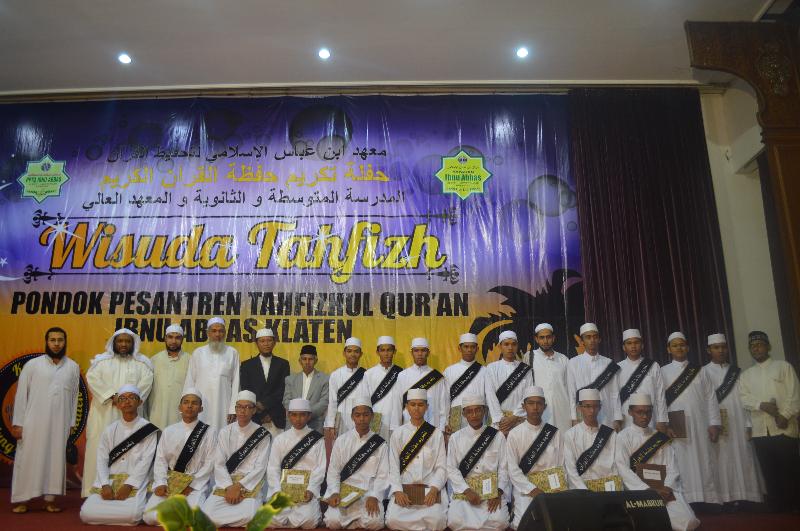 Direktur PPTQ Ibnu Abbas Klaten Mewisuda 36 Huffazh Al-Qur'an