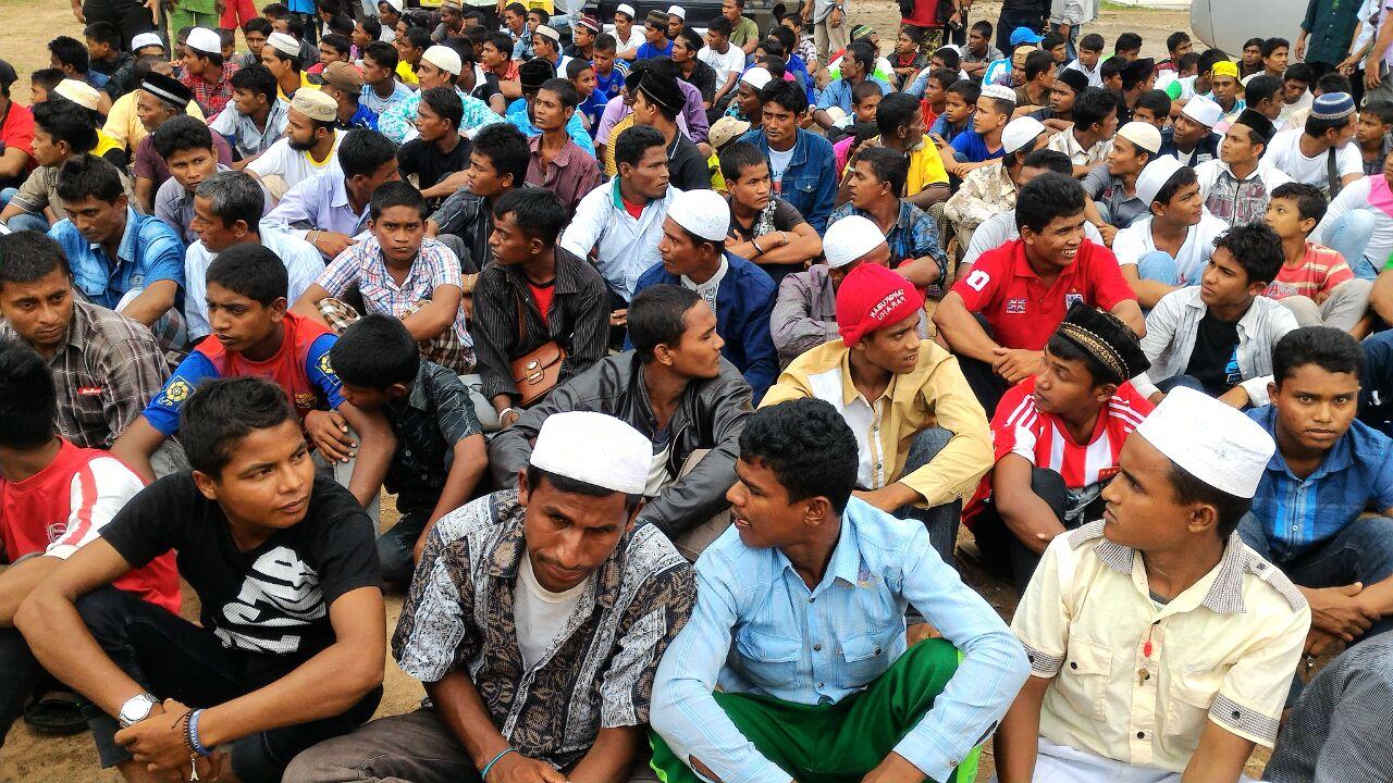 Setahun Menjamu Rohingya, Melayani dengan Hati