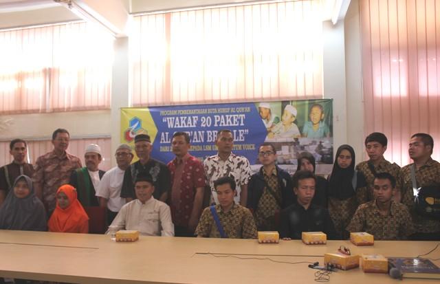 Zakatel Salurkan Wakaf Al Quran Braille