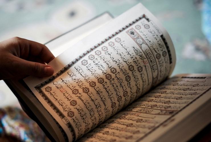 Yuk! Perhatikan 5 Adab Bersama Al-Qur'an