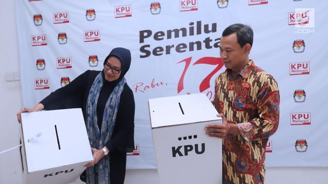 Polemik Kotak Kardus