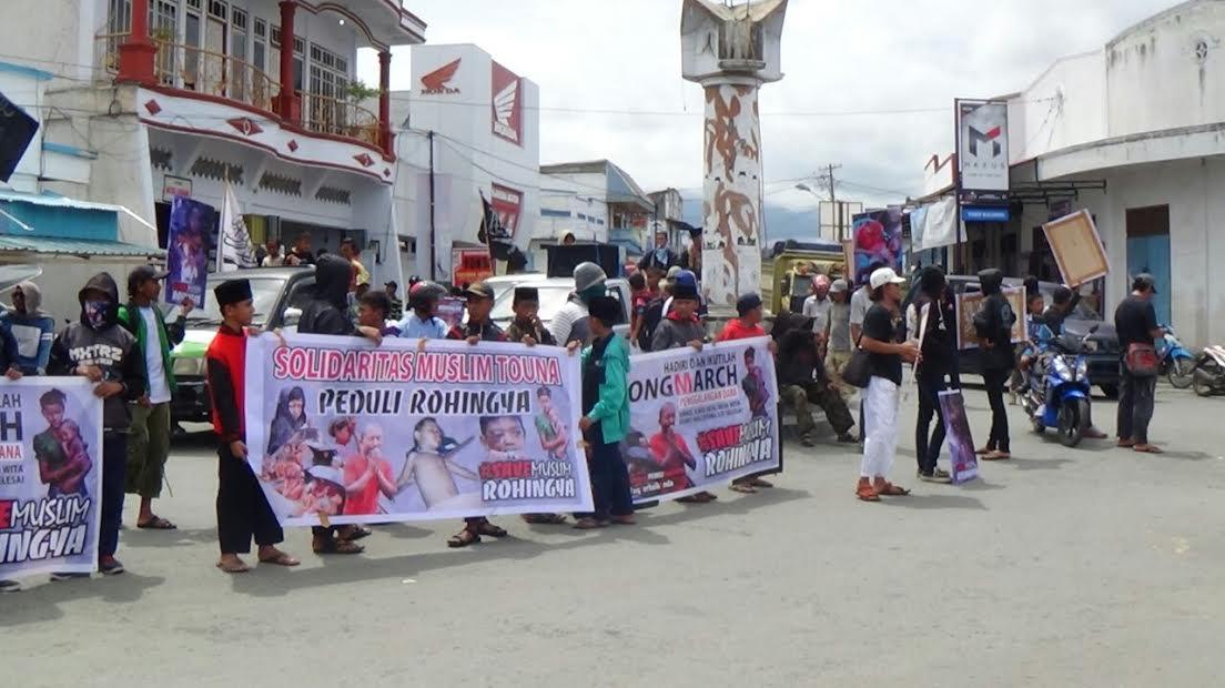 Terinspirasi Mujahid Ciamis, Warga Touna Sulteng Sumbang untuk Muslim Rohingya 