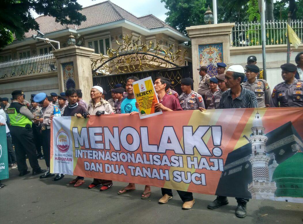 Aliansi Pecinta Haromain Demo di Kedubes Iran Tolak Internasionalisasi Penyelenggaraan Ibadah H