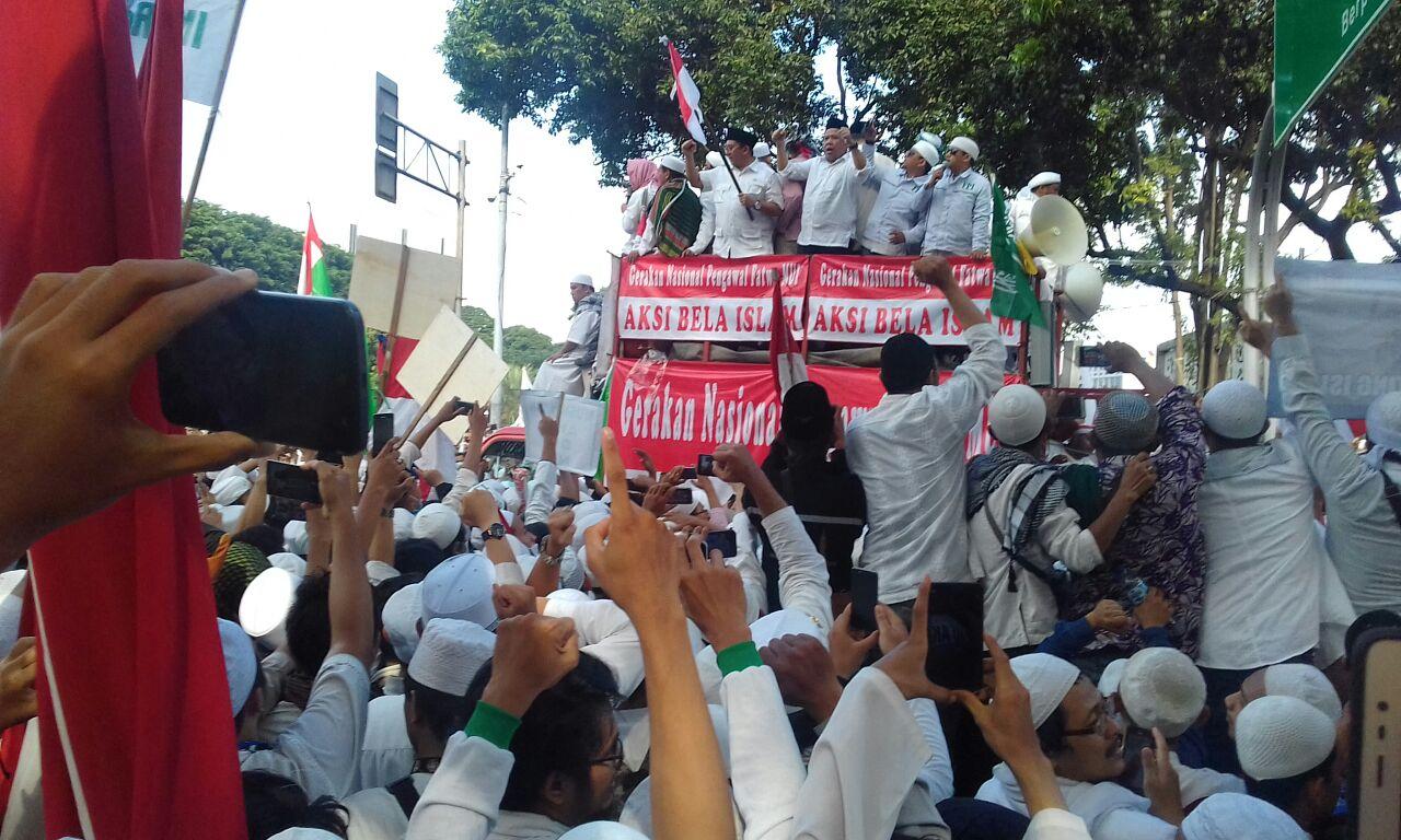 Tinggalkan Istana, Jokowi Melecehkan Aksi Damai Rakyat Indonesia