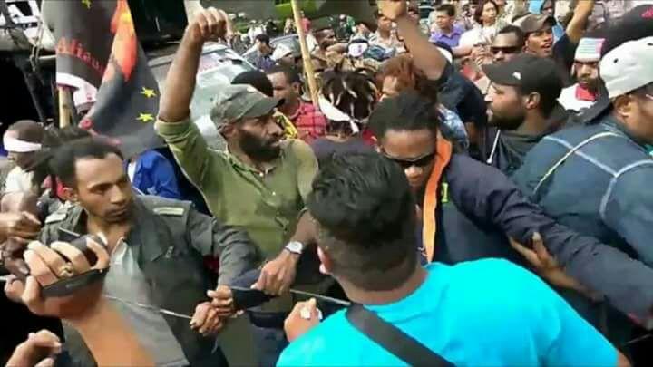 Sehari Sebelum Aksi 212, Massa Papua Ditangkap Polisi karena Demo di Bundaran HI Bawa Bendera OPM