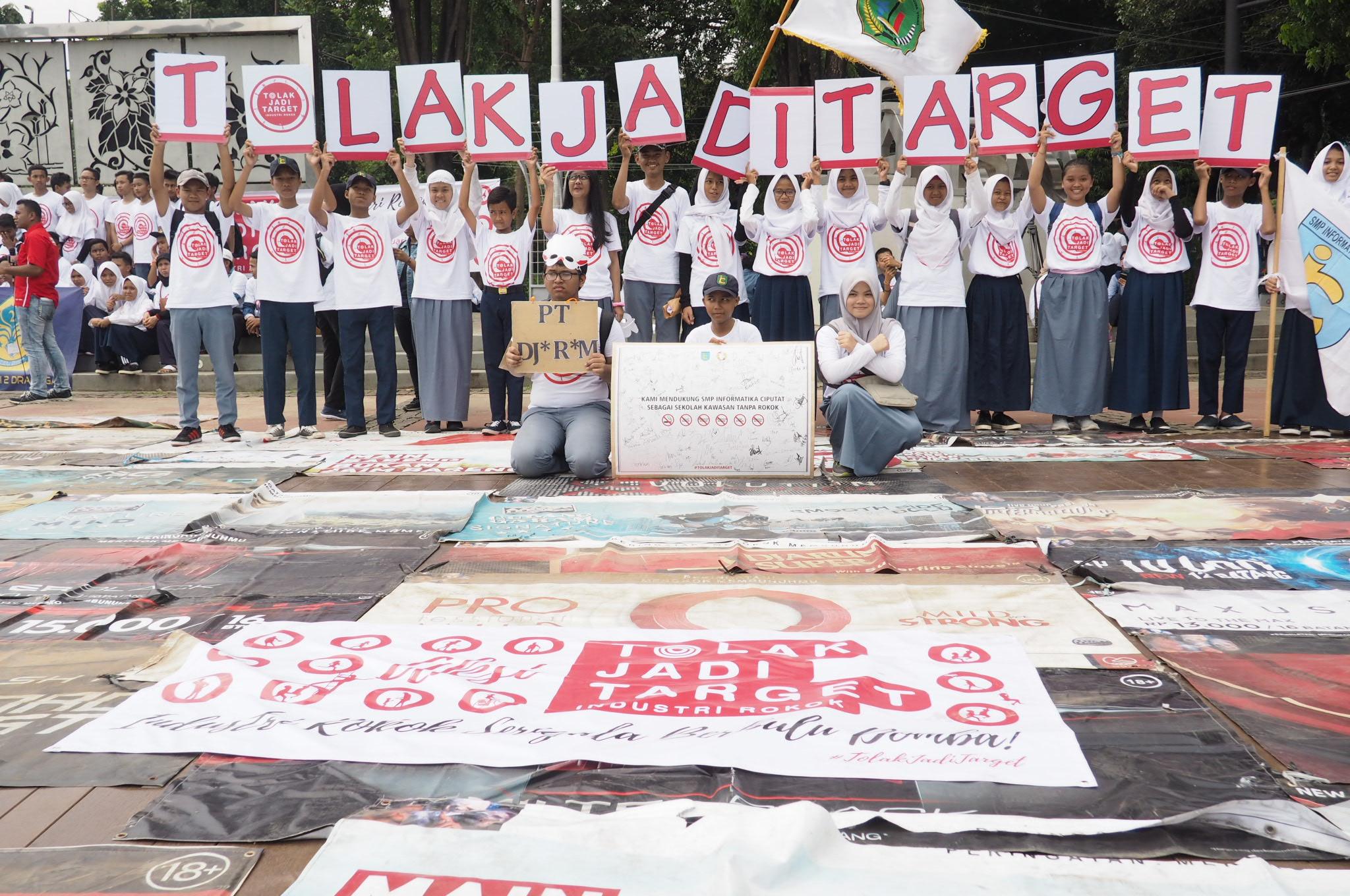 Lima Perusahaan Besar Rokok Pasang Iklan di Sekitar Sekolah, Ratusan Pelajar Protes ke Istana