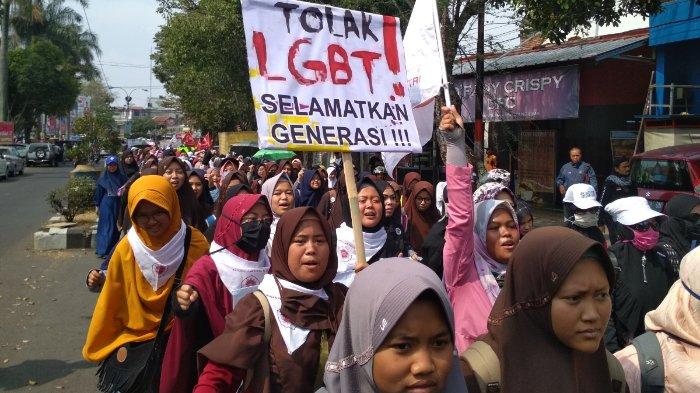 Perda Disahkan, Waria dan LGBT di Pariaman Bakal Kena Sanksi