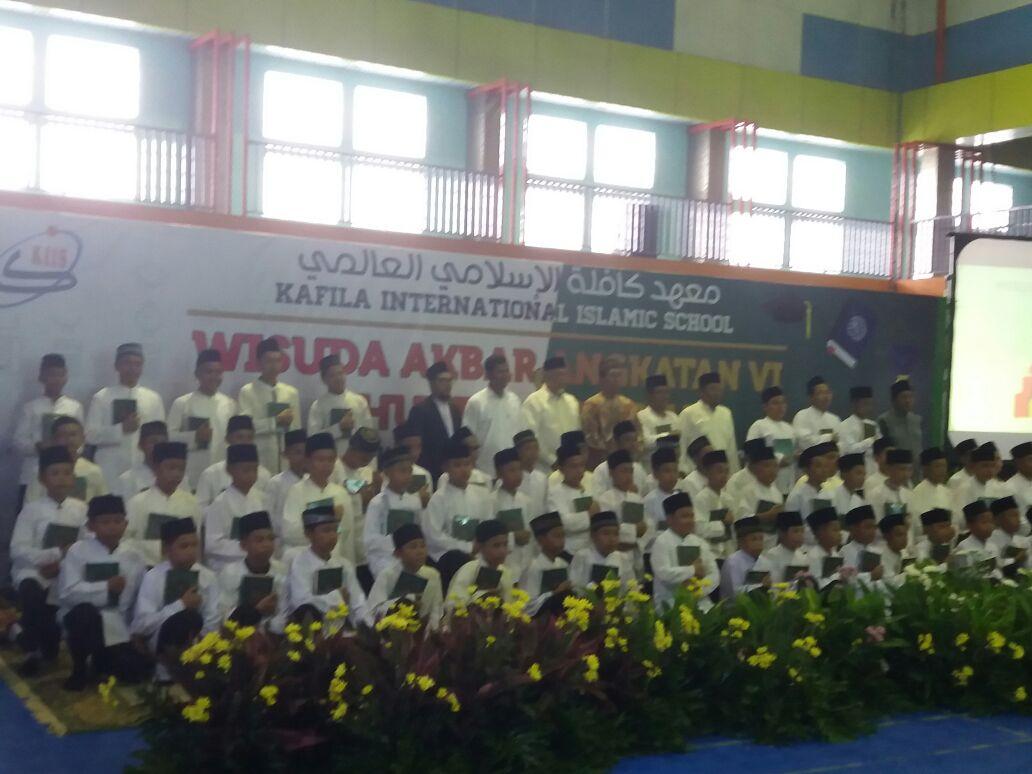 Wisuda Santri, Ustadz Bachtiar Nasir Apresiasi KIIS Cetak Santri Hafiz Berprestasi Akademik