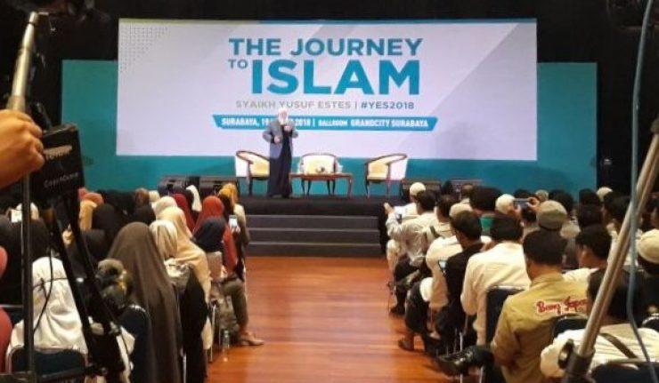 Lebihi Target Panitia, Masyarakat Surabaya Padati Ceramah Yusuf Estes